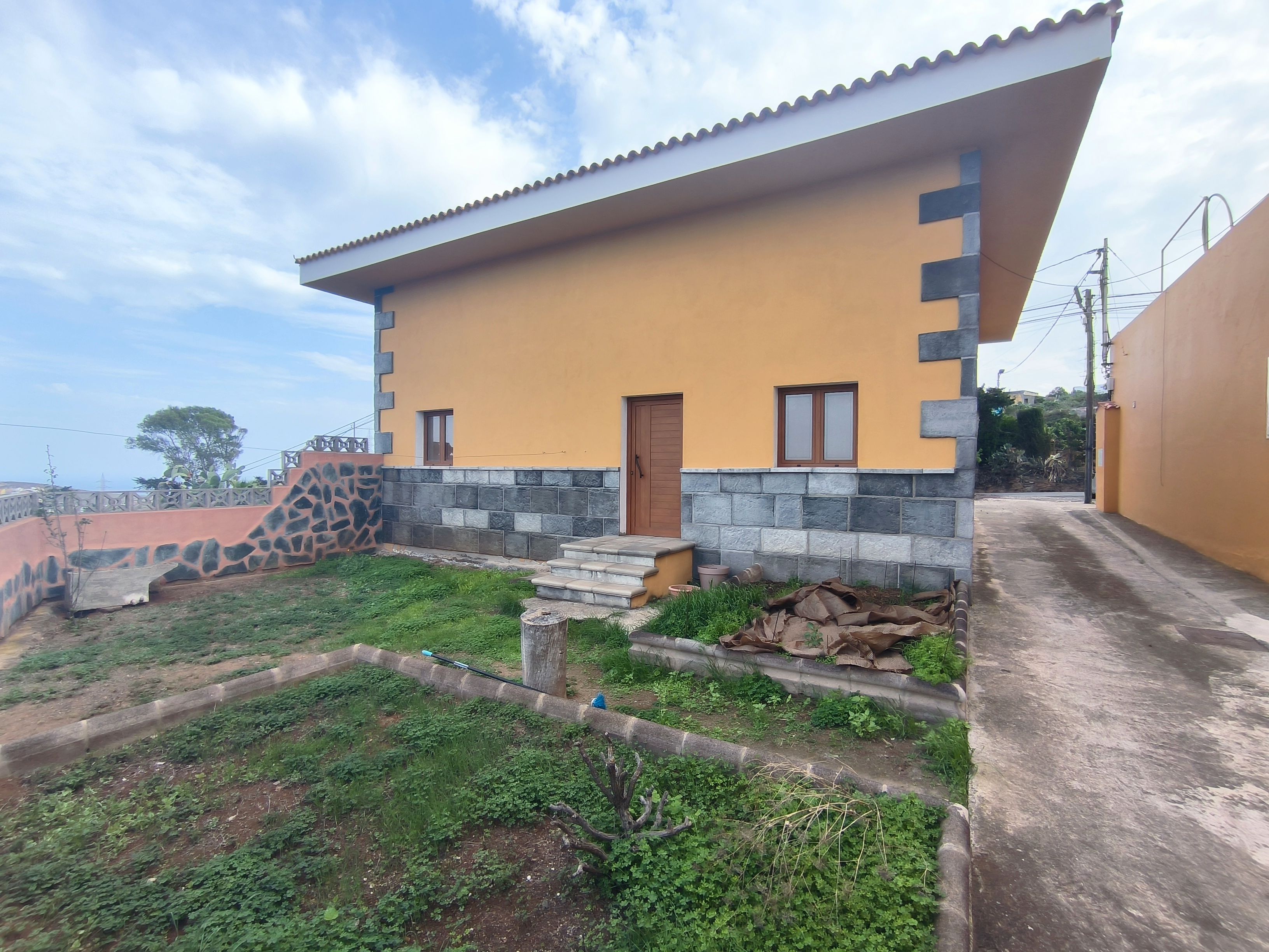 Vista exterior de Casa o xalet en venda en Santa María de Guía de Gran Canaria amb Jardí privat i Terrassa