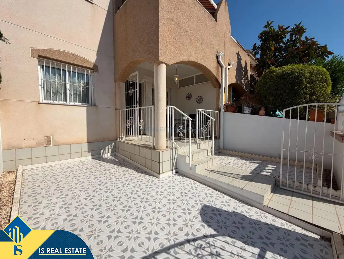Vista exterior de Casa o chalet en venta en Torrevieja con Calefacción, Jardín privado y Terraza