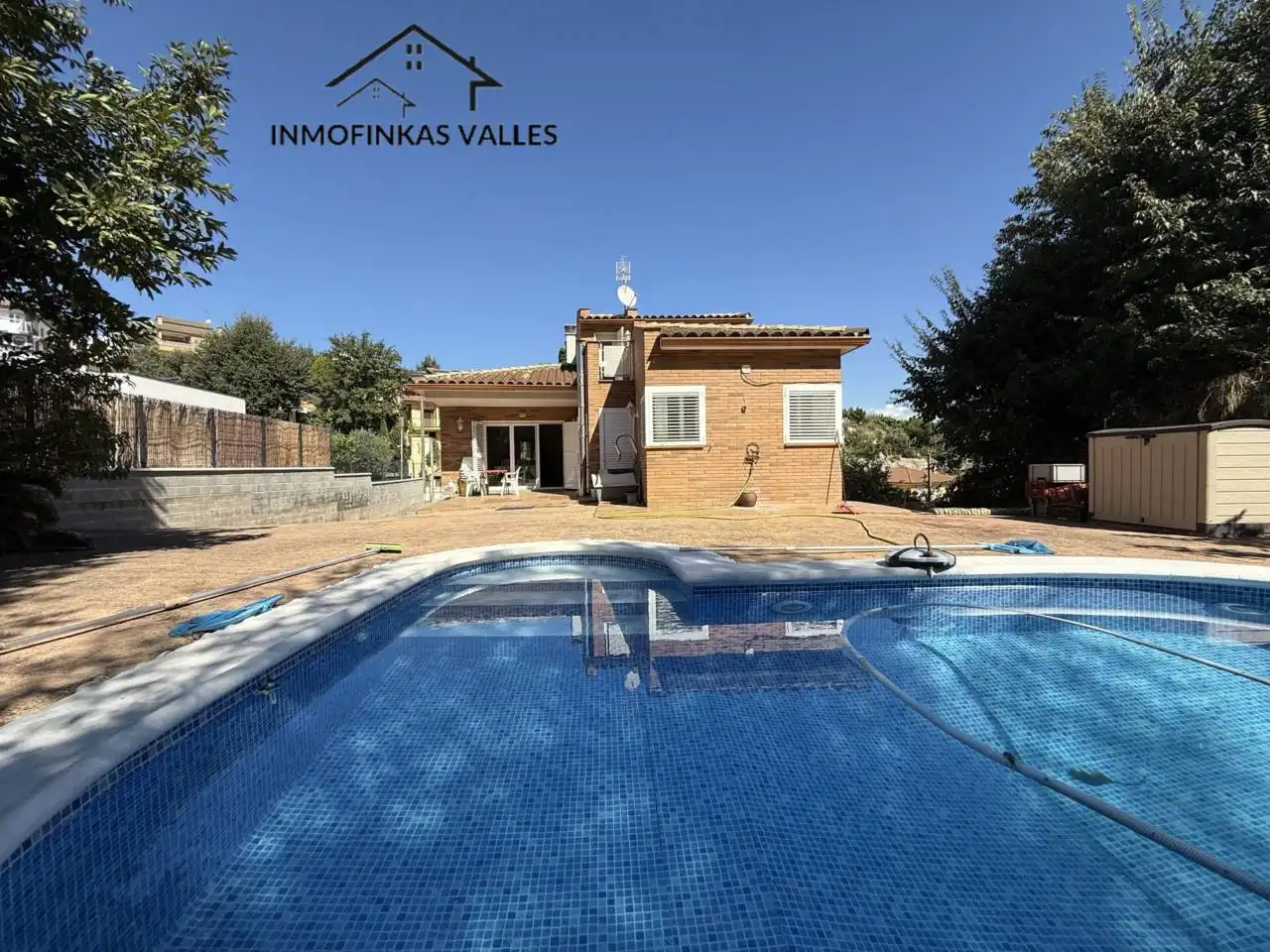 Vista exterior de Casa o xalet en venda en Lliçà de Vall amb Aire condicionat, Calefacció i Jardí privat