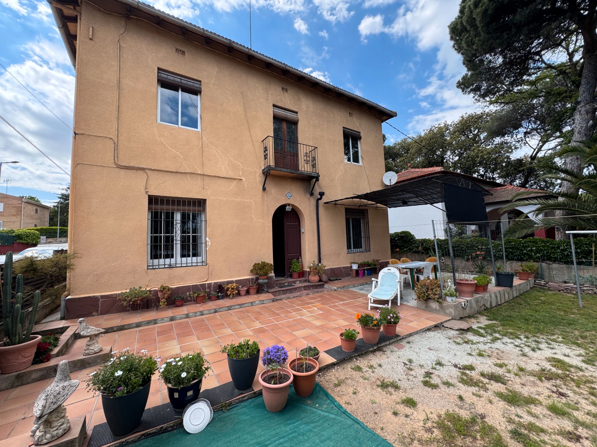 Vista exterior de Casa o xalet en venda en Llinars del Vallès amb Jardí privat, Parquet i Terrassa