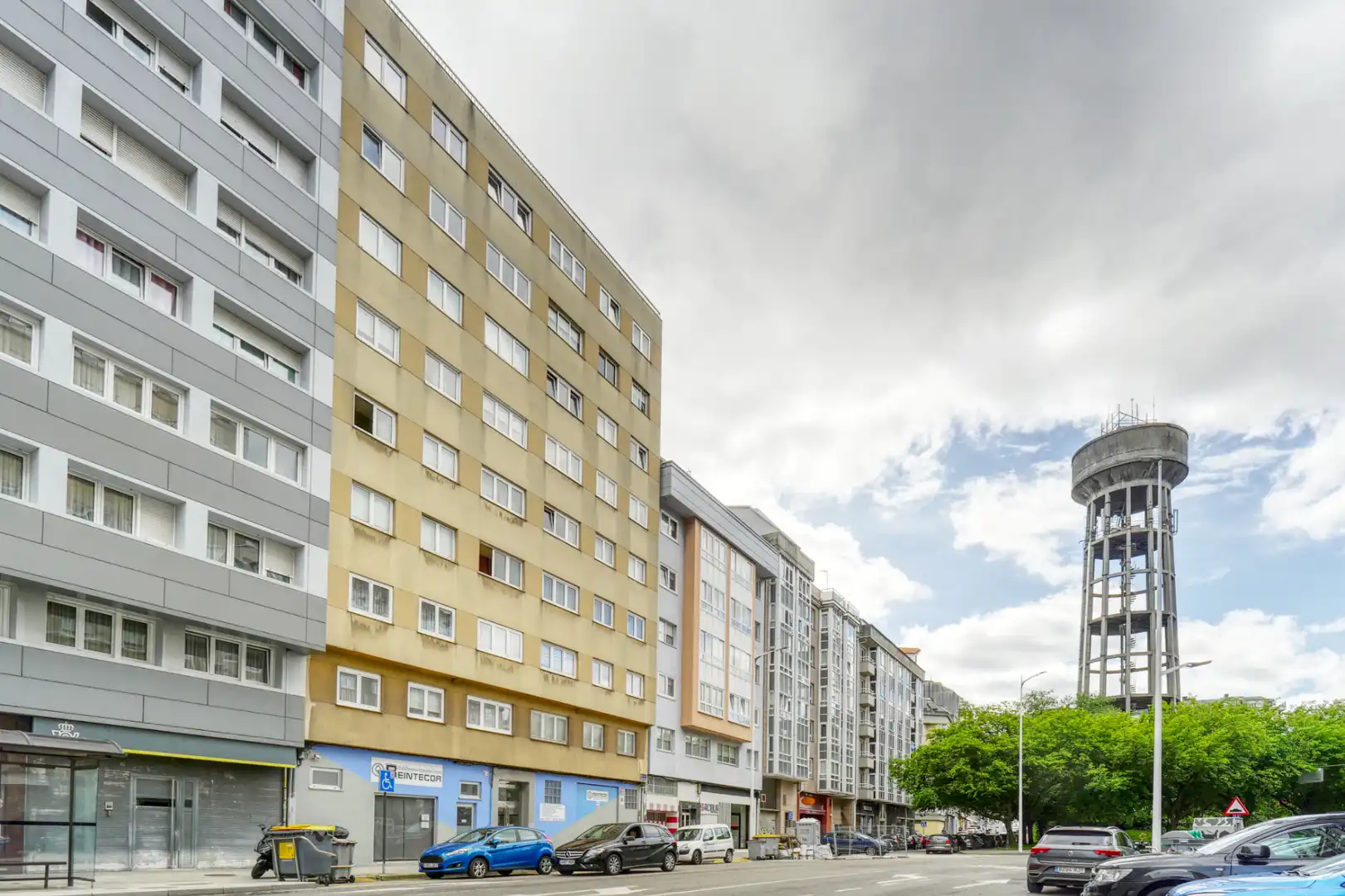 Vista exterior de Piso en venta en A Coruña Capital  con Calefacción, Parquet y Amueblado