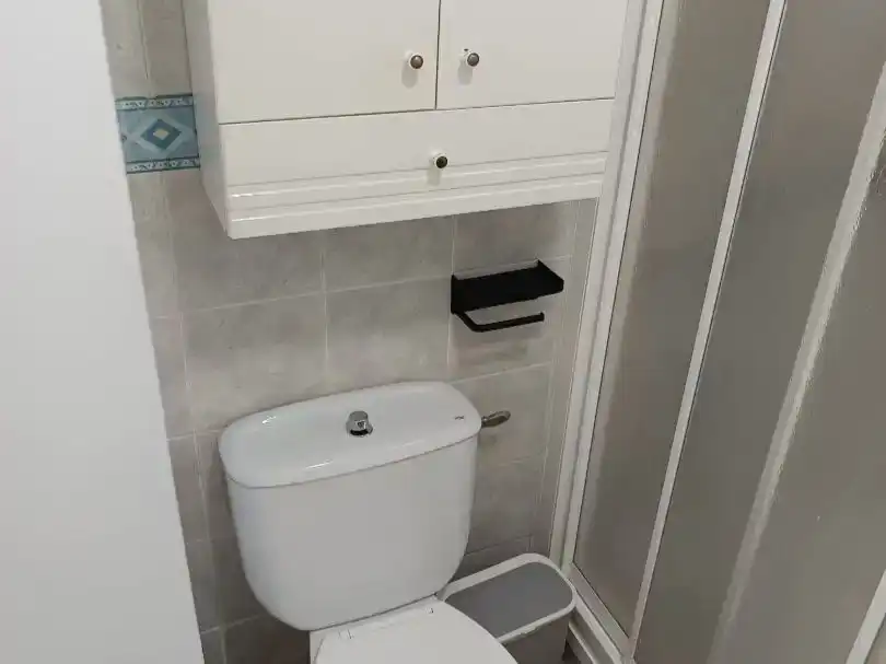 Badezimmer von Wohnung zur untervermieten in Aranjuez mit Klimaanlage und Möbliert