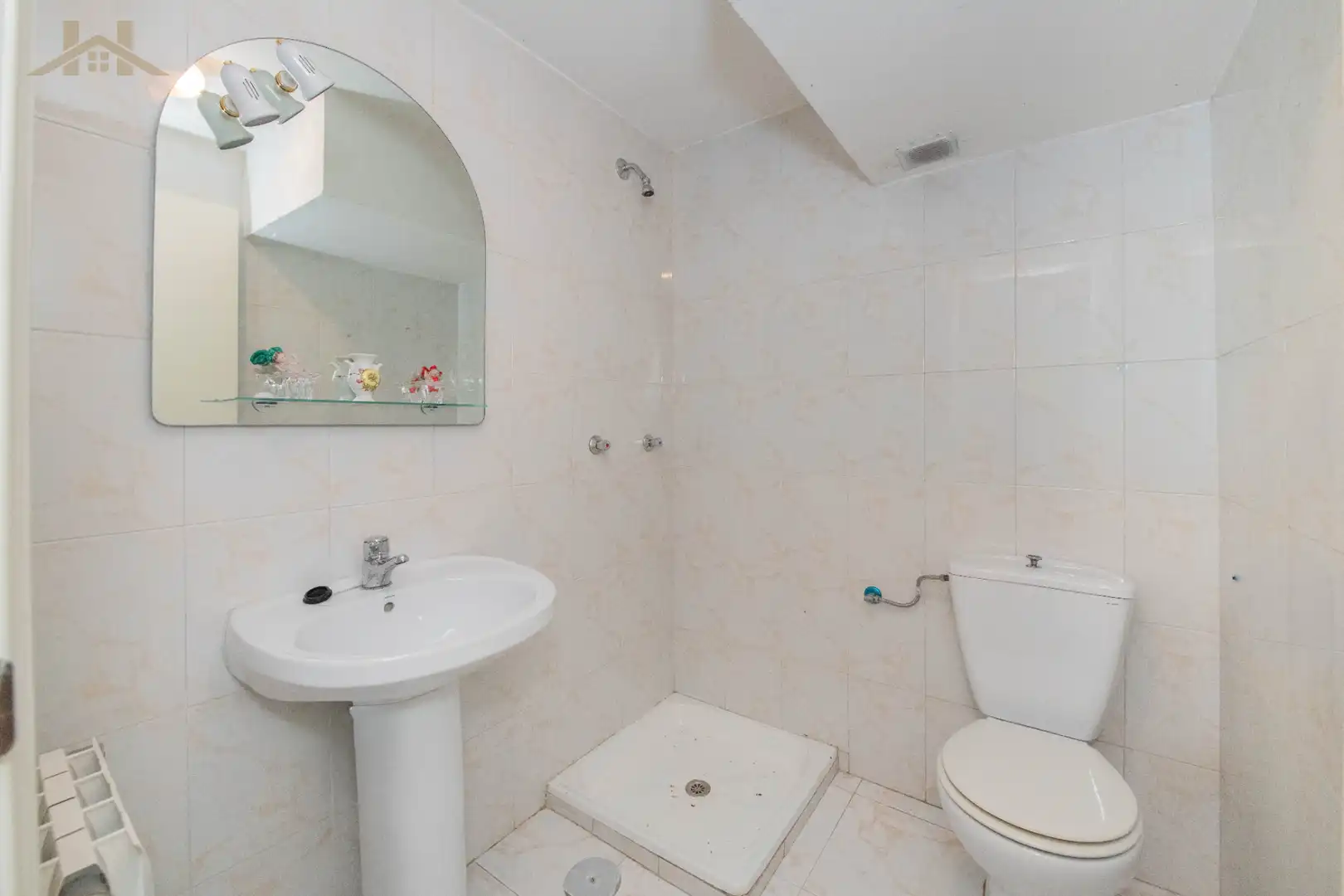 Bany de Casa o xalet en venda en Alcorcón amb Calefacció, Jardí privat i Terrassa