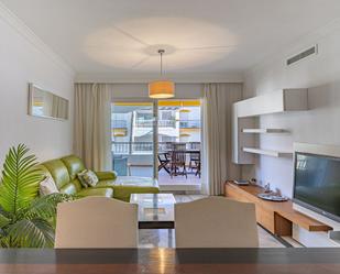 Sala d'estar de Apartament de lloguer en Marbella amb Aire condicionat, Moblat i Es permeten mascotes
