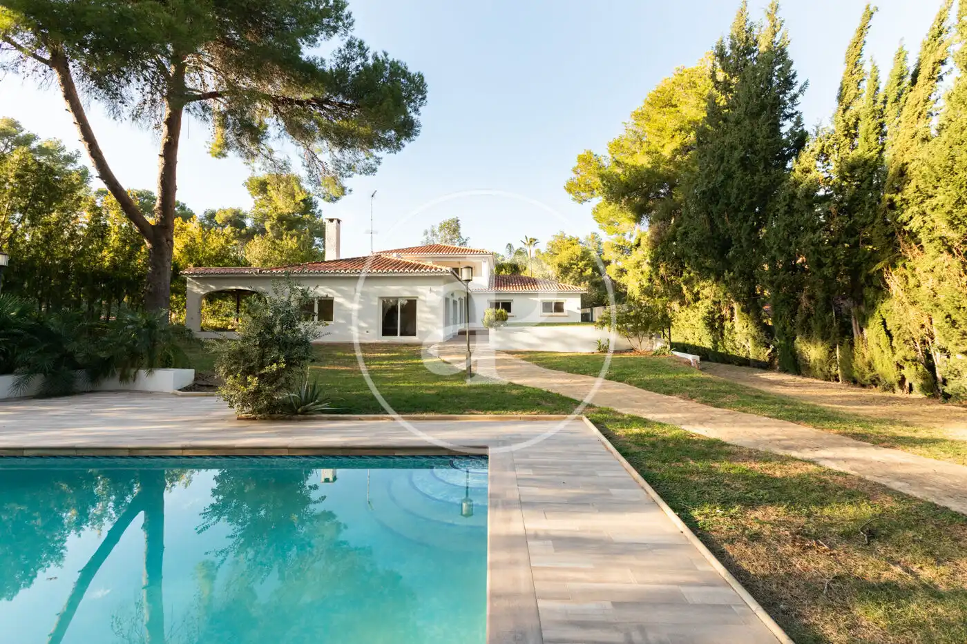 Vista exterior de Casa o xalet en venda en Chiva amb Aire condicionat, Calefacció i Jardí privat