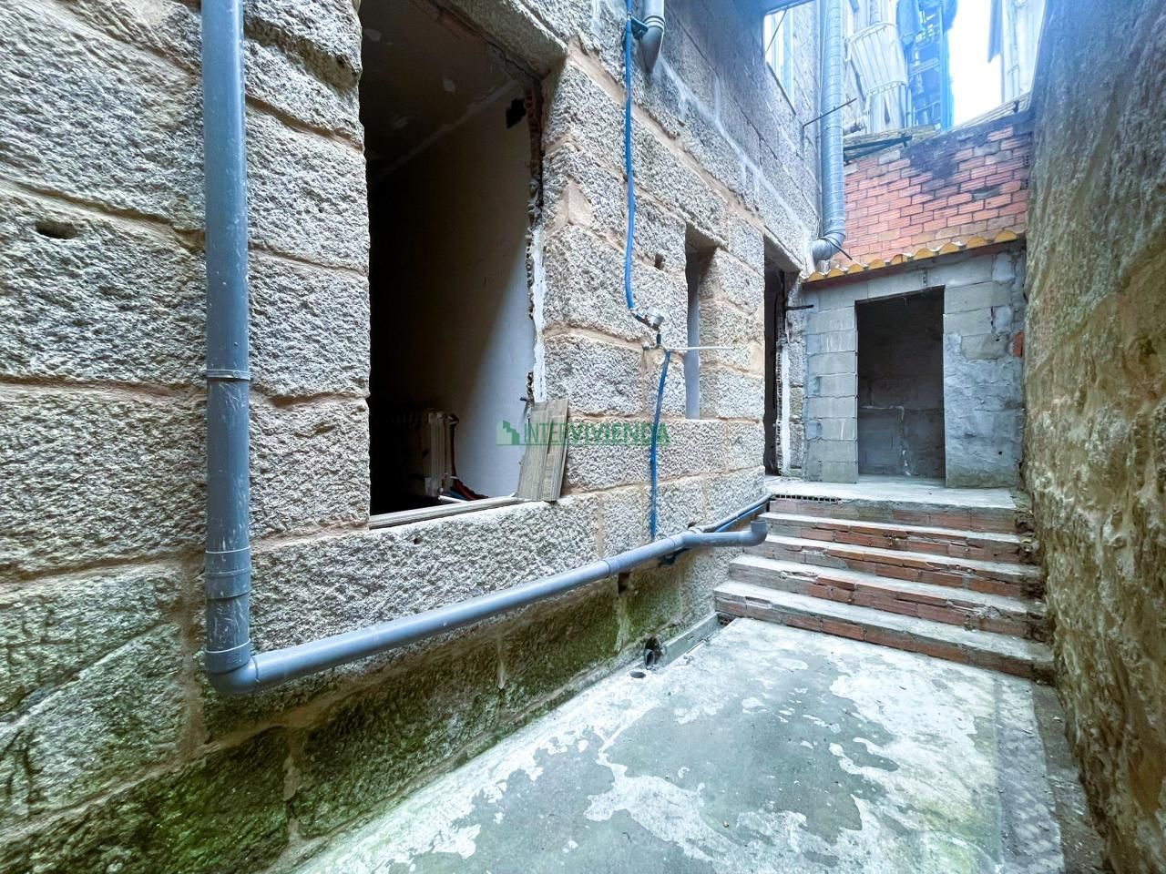 Vista exterior de Planta baixa en venda en Vigo  amb Calefacció i Terrassa