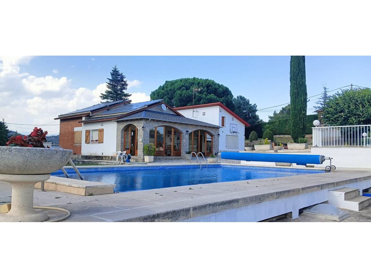 Piscina de Casa o xalet en venda en Berga amb Calefacció, Jardí privat i Terrassa