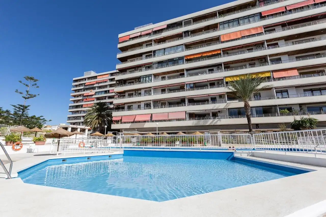 Piscina de Apartamento en venta en Torremolinos con Aire acondicionado, Calefacción y Piscina