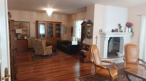 CASA EN VENTA DE 6 DORMITORIOS, 4 BAÑOS, JARDÍN Y GARAJE EN URB. LAS VILLAS, MORALES DEL VINO.