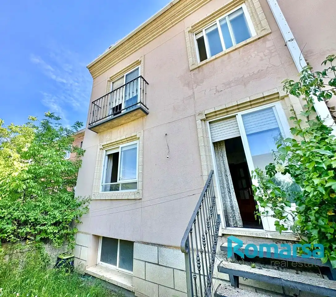 Exterior view of Detached homes for sale in Ávila  with Heating, Private garden and Parquet flooring