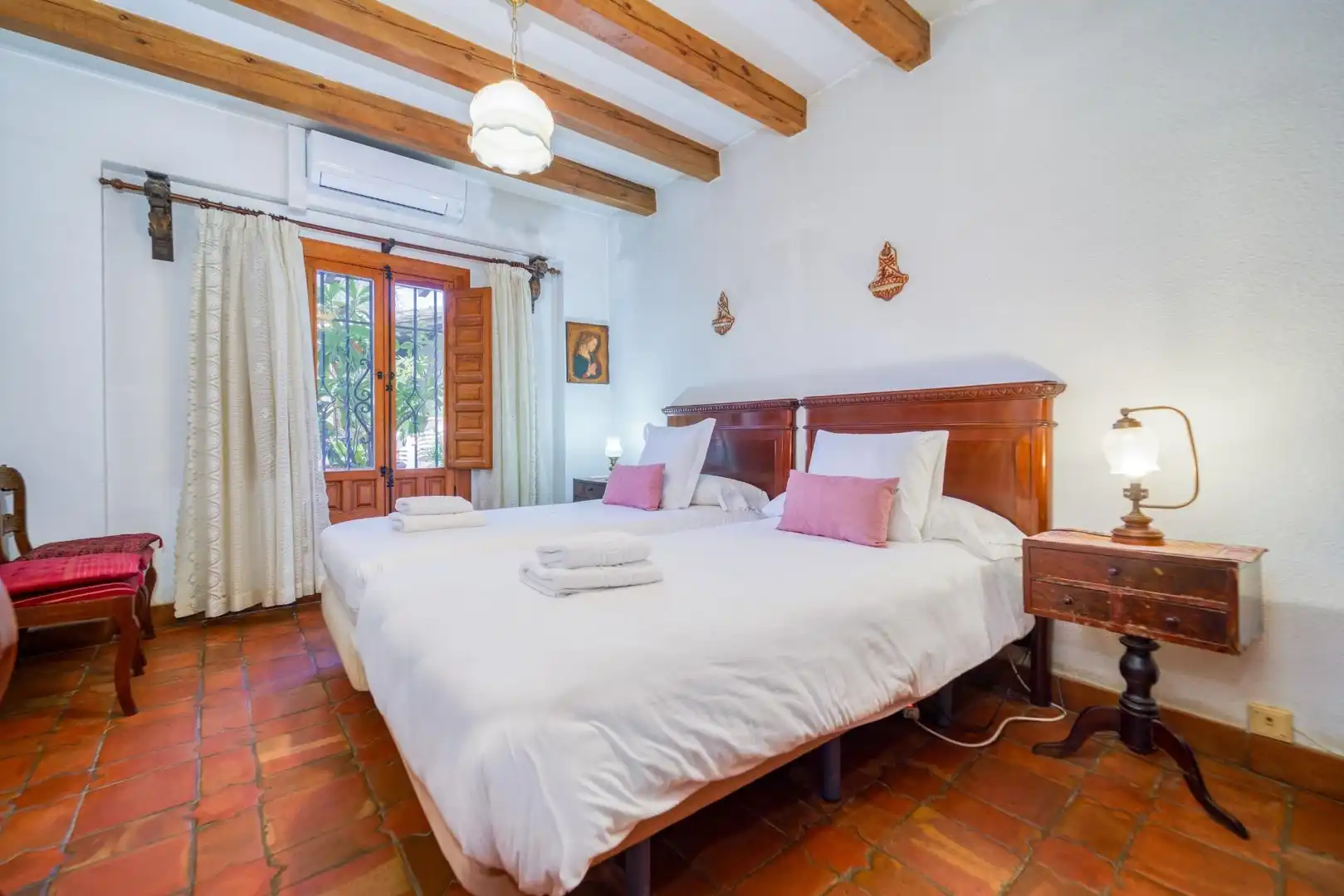 Habitación de Casa o chalet en venta en Granada con Aire acondicionado, Calefacción y Jardín privado