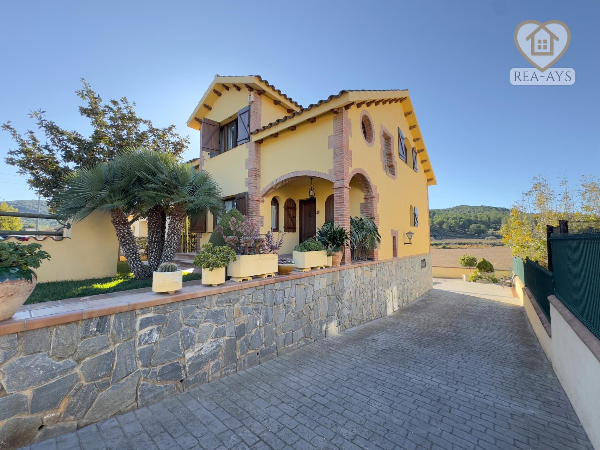 Vista exterior de Casa o xalet en venda en Albinyana amb Jardí privat, Terrassa i Moblat