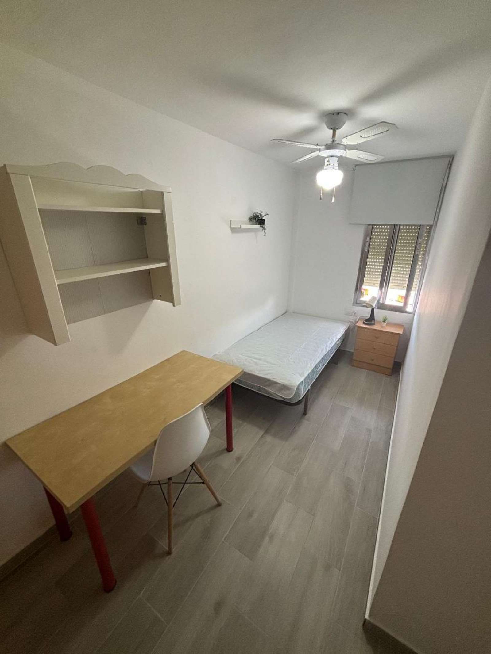 Bedroom of Flat to share in  Sevilla Capital  with Air Conditioner and Terrace