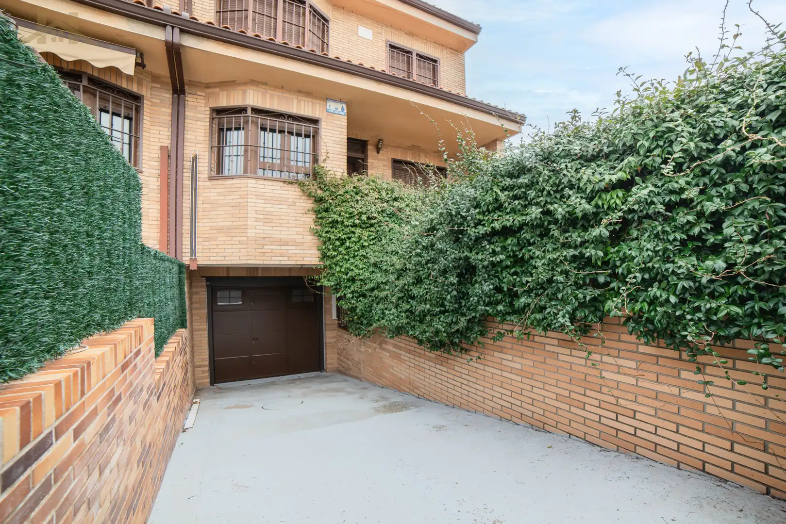 Vista exterior de Casa adosada en venta en Navalcarnero con Aire acondicionado, Calefacción y Jardín privado