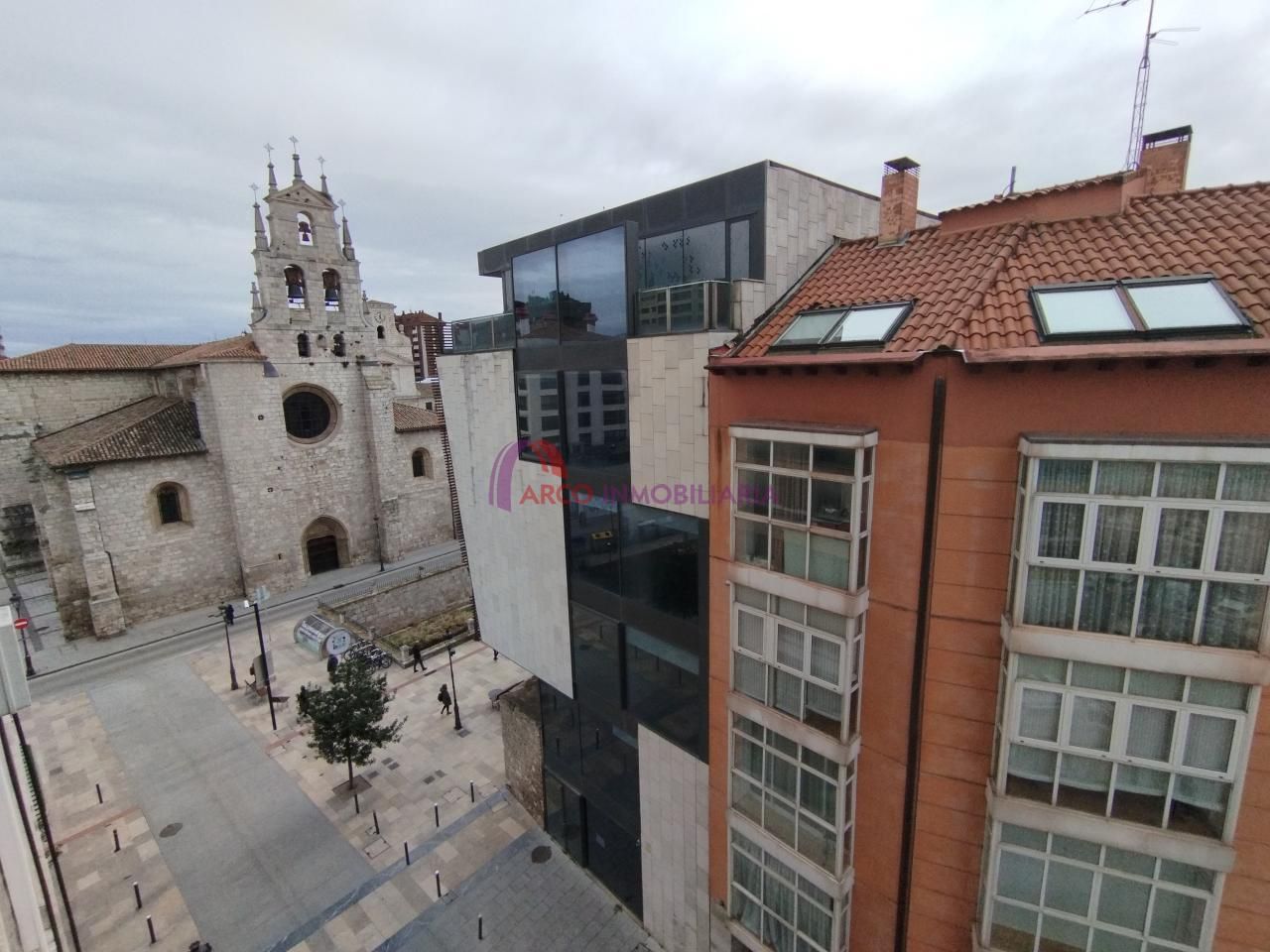 Vista exterior de Pis en venda en Burgos Capital amb Calefacció, Parquet i Terrassa
