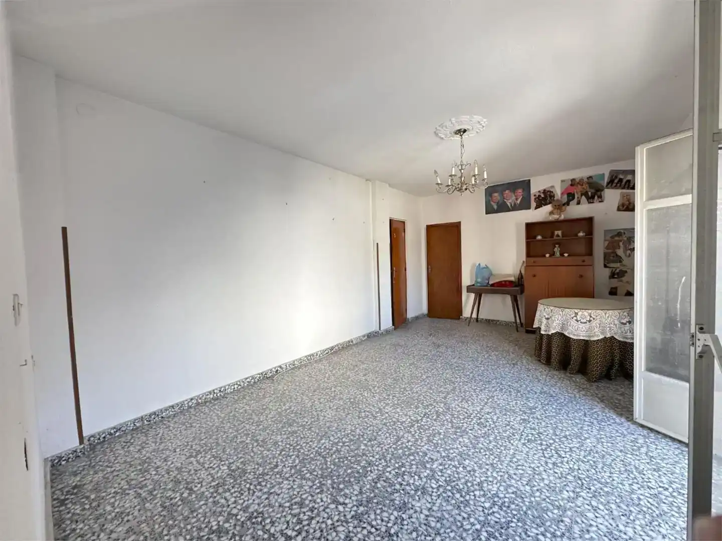 Sala d'estar de Casa adosada en venda en Mengíbar amb Balcó