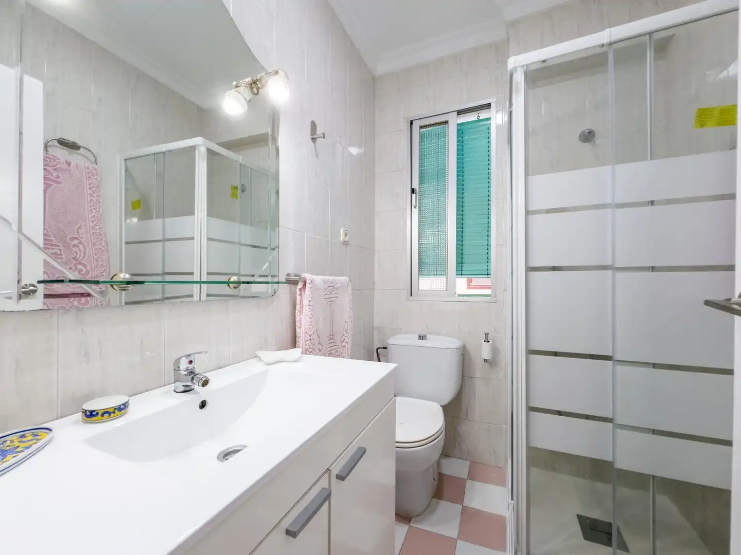 Baño de Piso en venta en Granada con Aire acondicionado, Calefacción y Terraza
