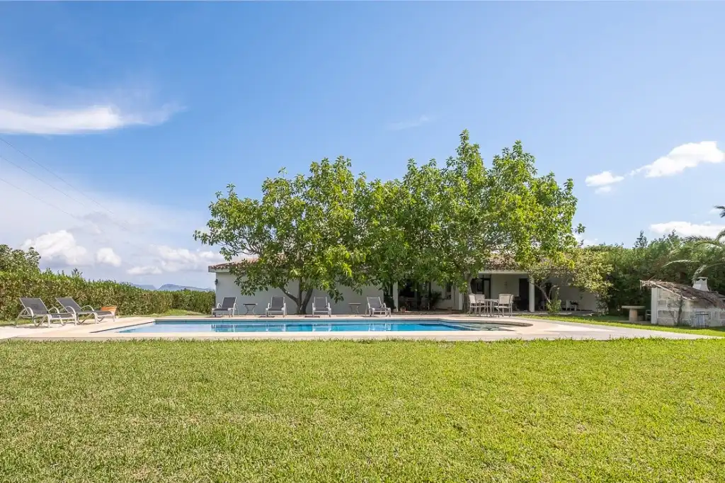 Garden of Country homes for sale in Alcúdia  with Air Conditioner, Heating and Private garden