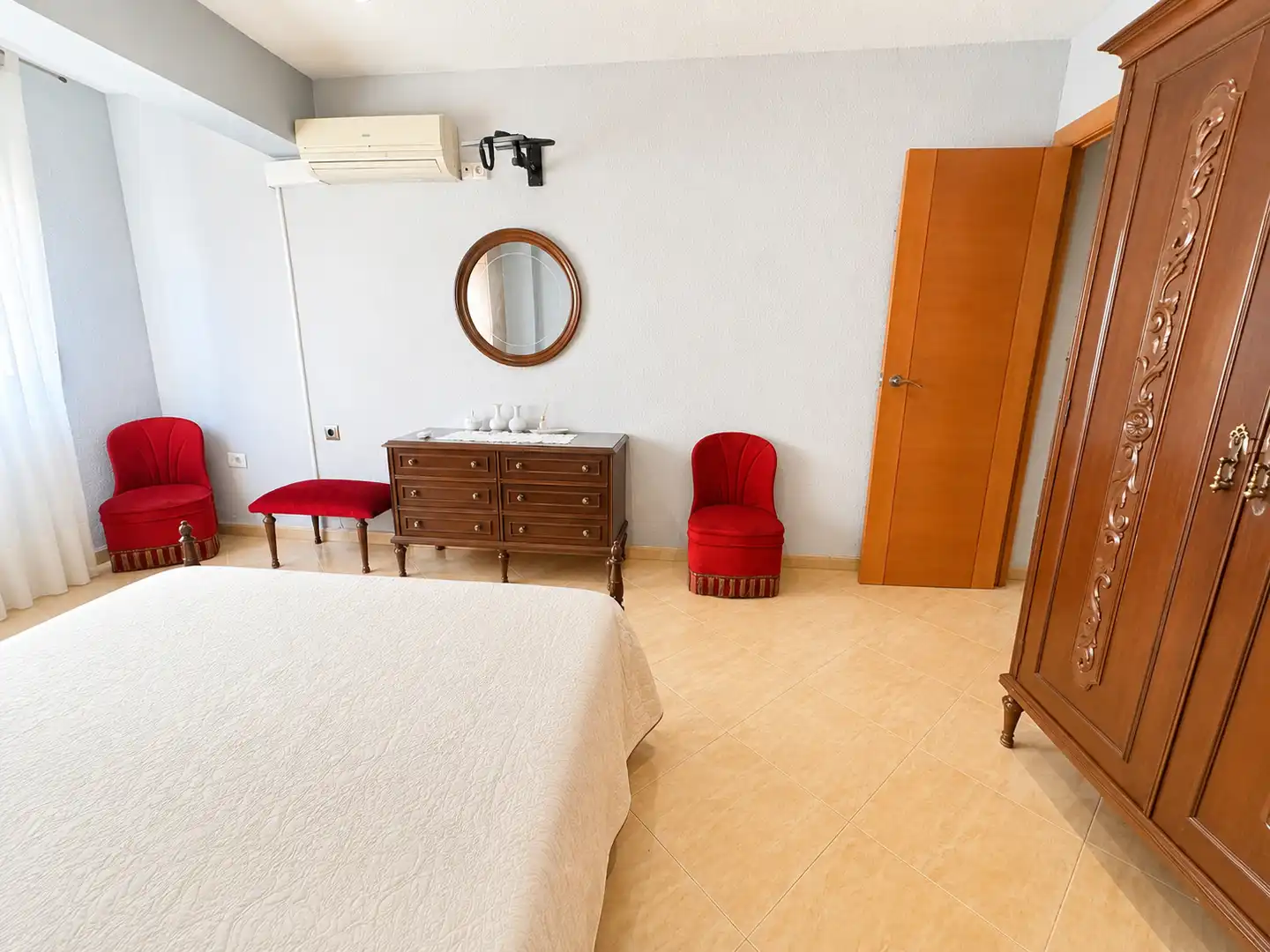 Bedroom of Flat for sale in Valencia  with Air Conditioner, Furnished and Oven