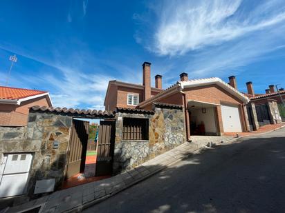 Vista exterior de Casa o xalet en venda en Pioz amb Terrassa