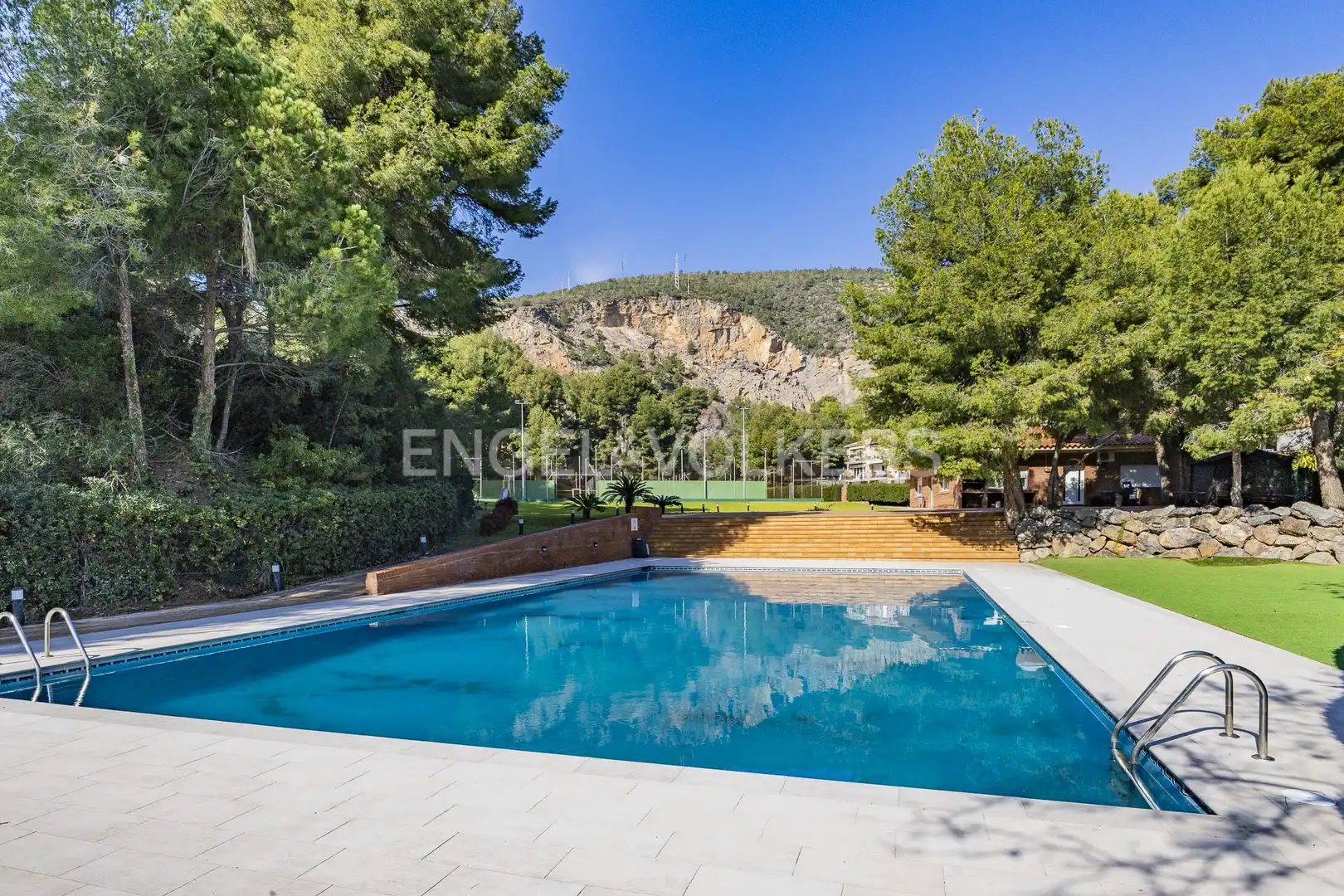 Duplex with terrace for sale in Les Botigues de Sitges, imagen 3