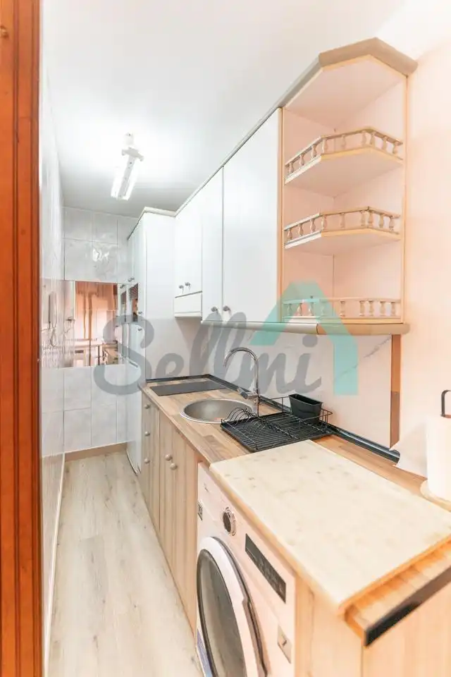 Cocina de Estudio de alquiler en Oviedo  con Parquet y Amueblado