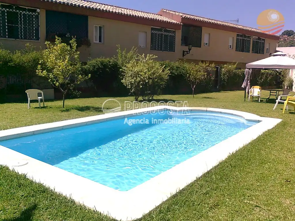 Piscina de Casa adosada en venta en Almuñécar con Aire acondicionado, Jardín privado y Terraza