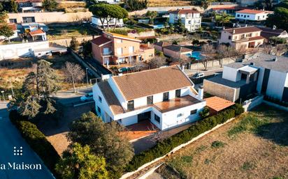 Vista exterior de Casa o xalet en venda en Mataró amb Aire condicionat, Calefacció i Jardí privat