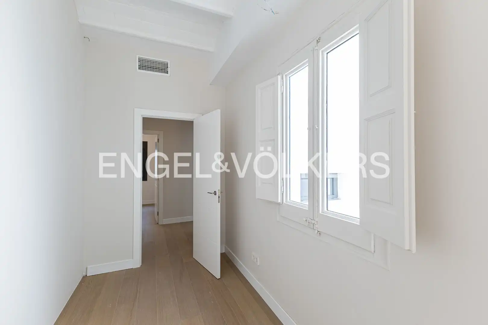 Houses for sale in Barcelona  with Air Conditioner, Heating and Private garden