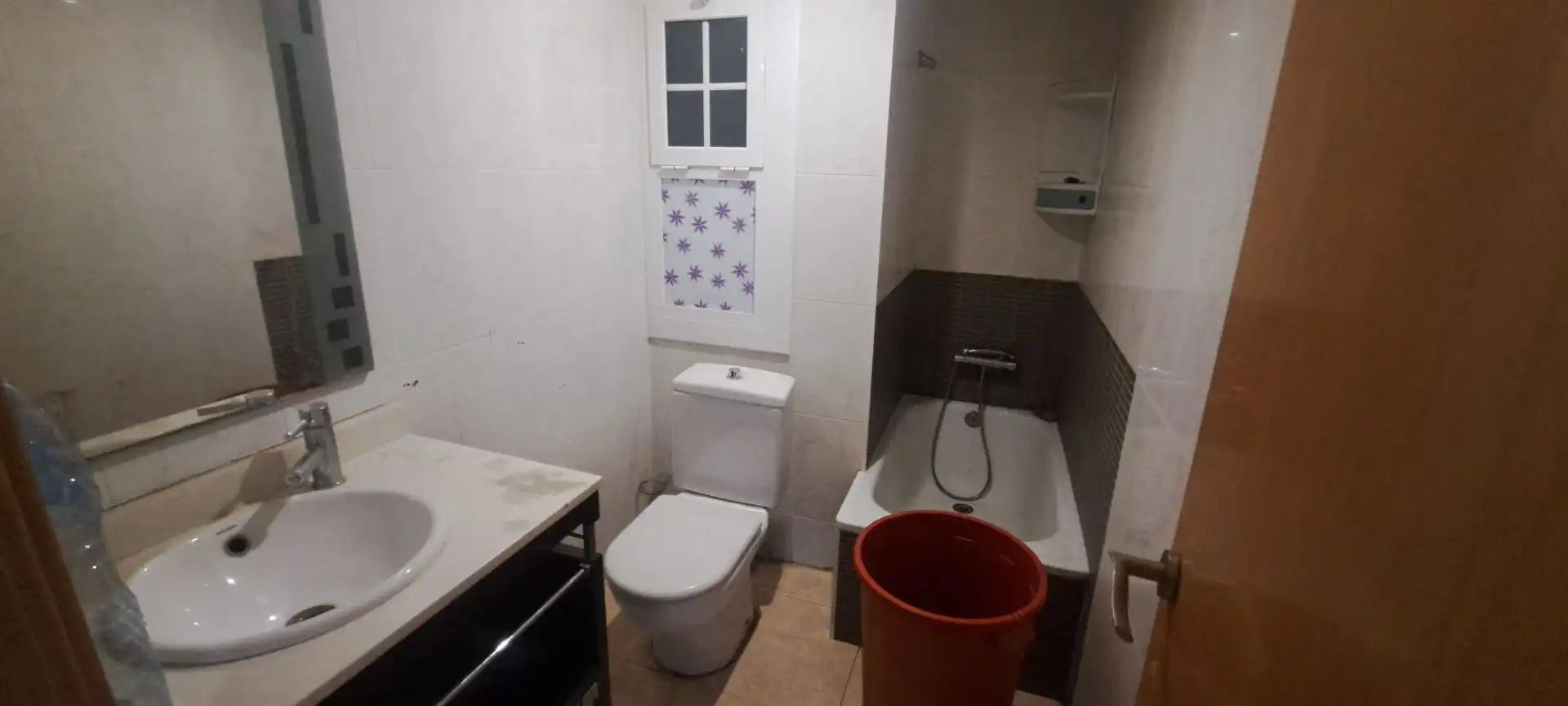 Badezimmer von Wohnung zum Verkauf in Terrassa