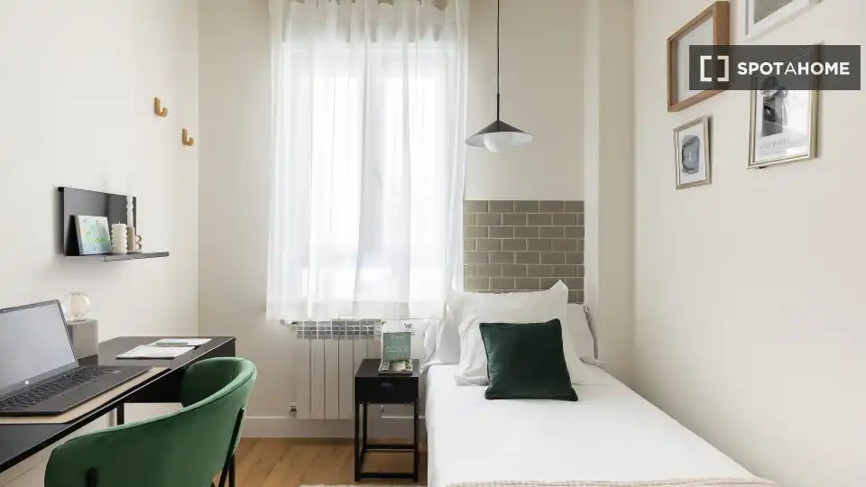 Bedroom of Flat for rent in Bilbao   with Air Conditioner, Heating and Furnished
