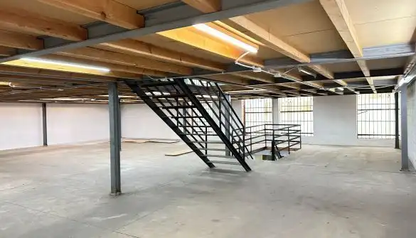 Fabrikhallen zur Miete in Santander