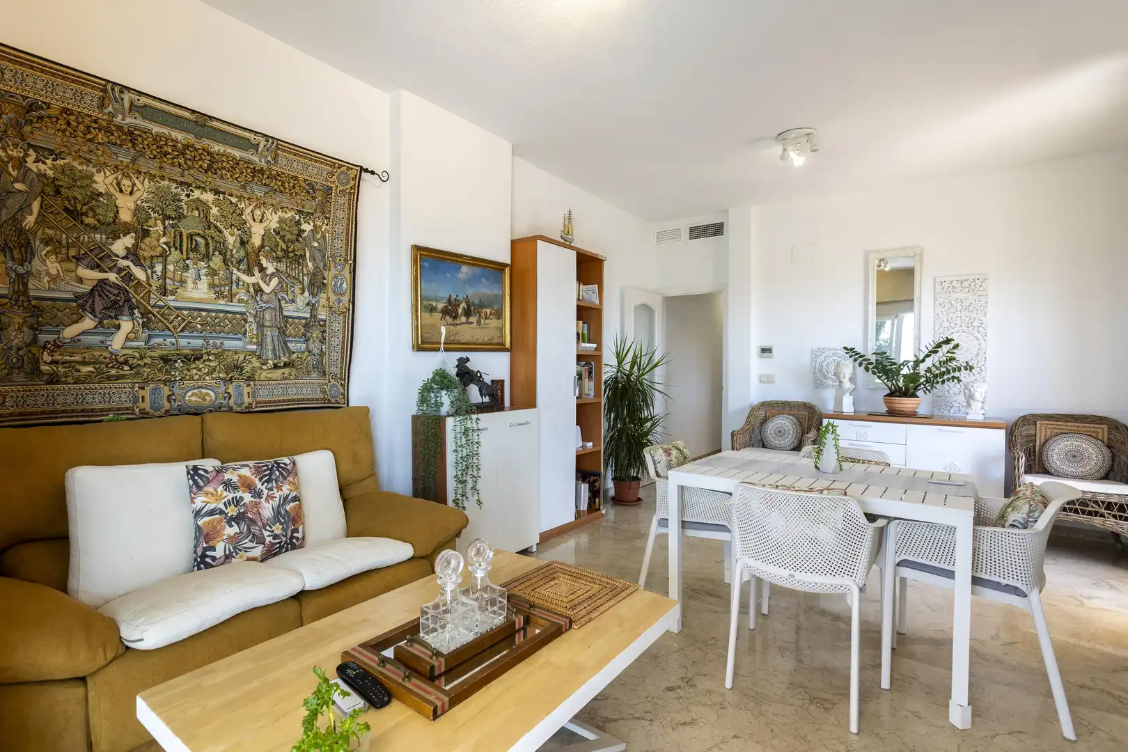 Sala de estar de Ático en venta en Motril con Terraza, Balcón y Piscina comunitaria