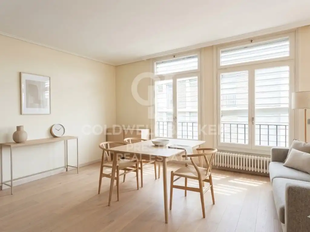 Außenansicht von Wohnung zum Verkauf in Barcelona mit Privatgarten, Terrasse und Gemeinschaftspool