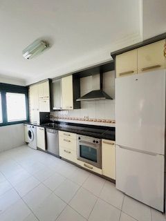 Küche von Wohnungen zum Verkauf in Villaquilambre mit Heizung, Parkett und Abstellraum