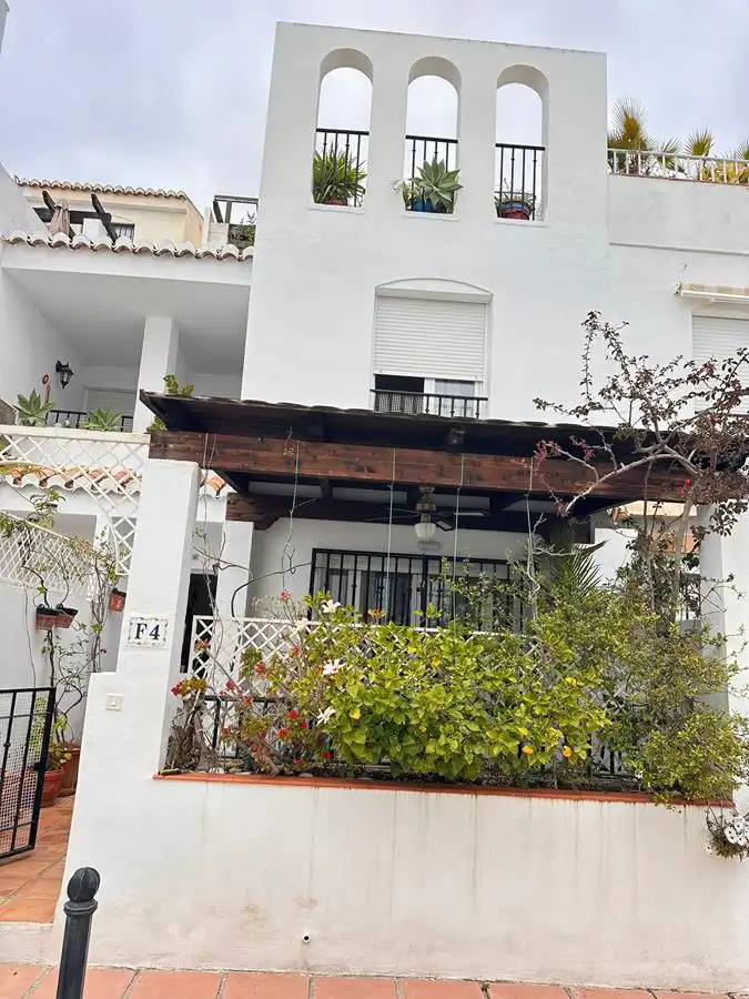 Adosado con piscina en venta en Camino Velilla A 6, imagen 2