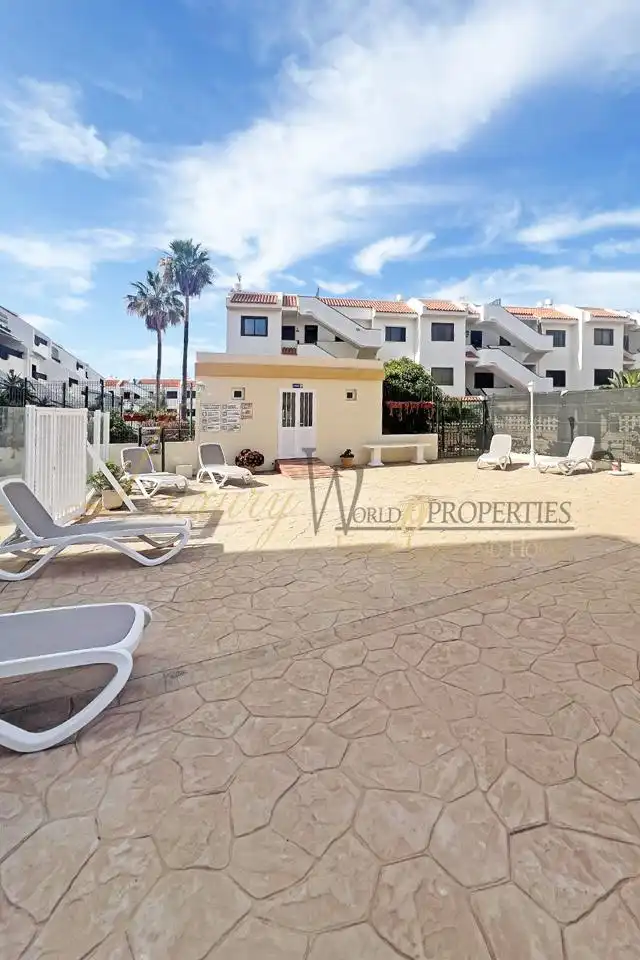 Vista exterior de Apartamento en venta en Arona con Terraza, Amueblado y Piscina comunitaria