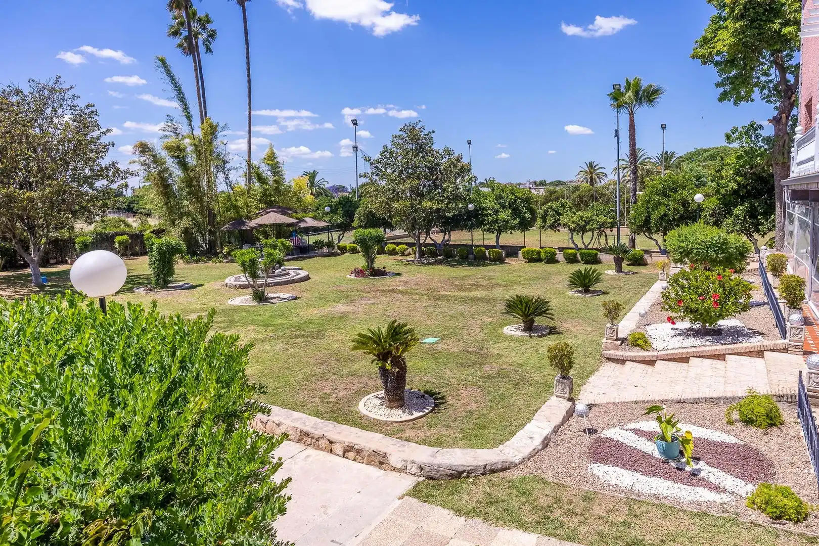 Finca rústica en venda en Sanlúcar la Mayor amb Calefacció, Jardí privat i Terrassa