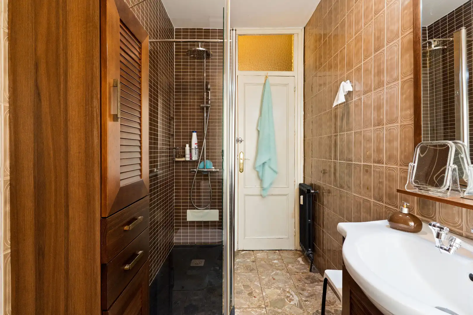Badezimmer von Wohnung zum Verkauf in Madrid mit Heizung, Parkett und Abstellraum