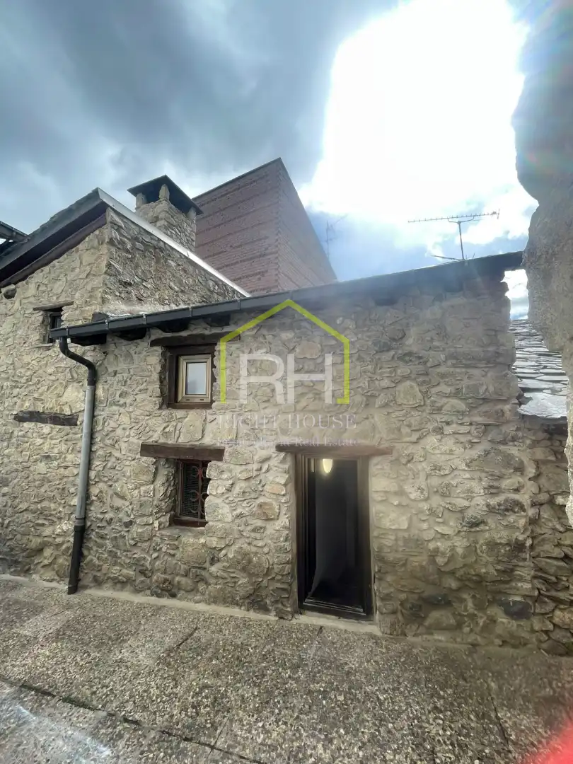 Außenansicht von Wohnung zur Miete in Andorra la Vella mit Heizung, Parkett und Ofen
