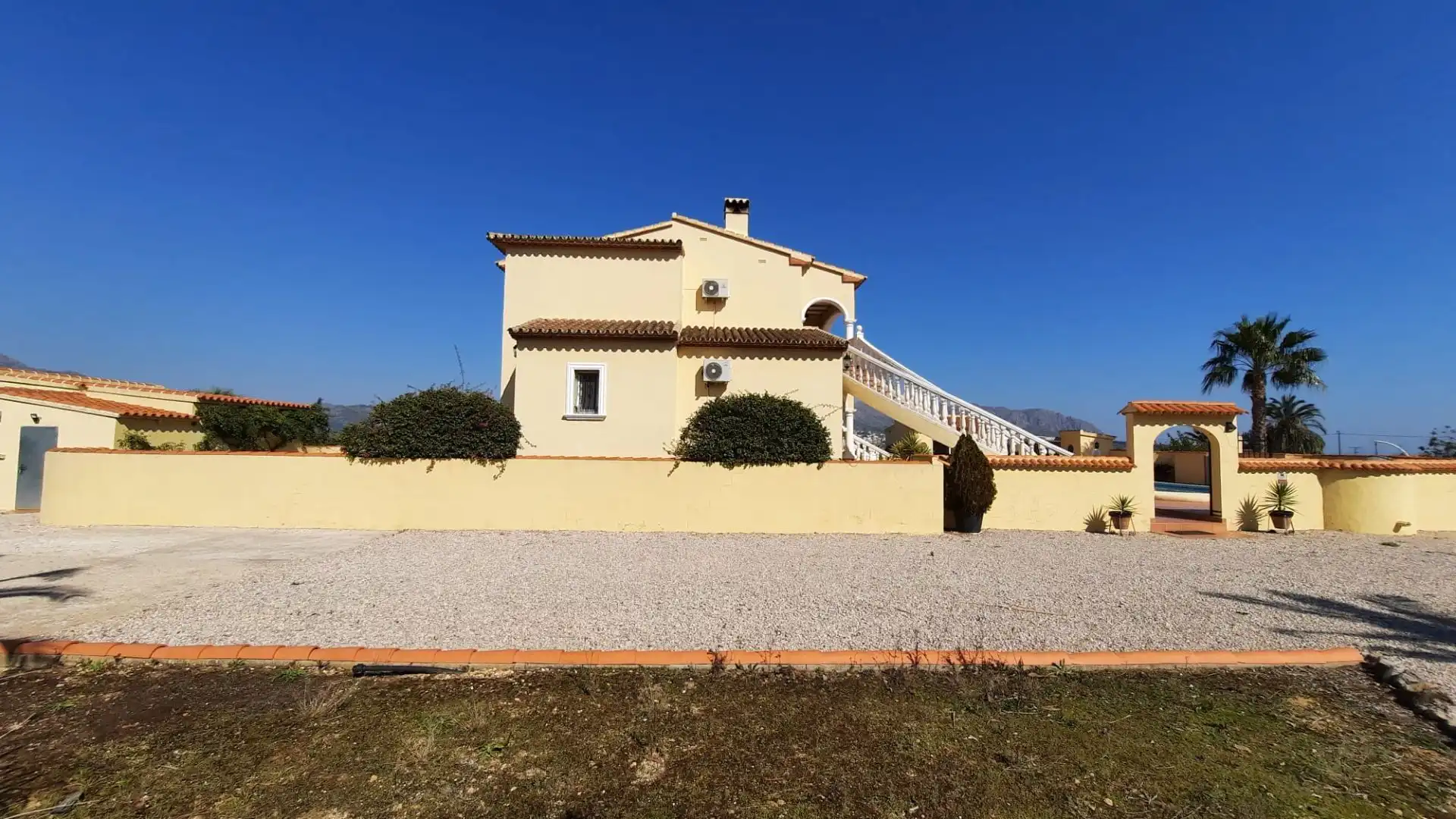 Vista exterior de Finca rústica en venda en Benidoleig amb Jardí privat, Terrassa i Piscina