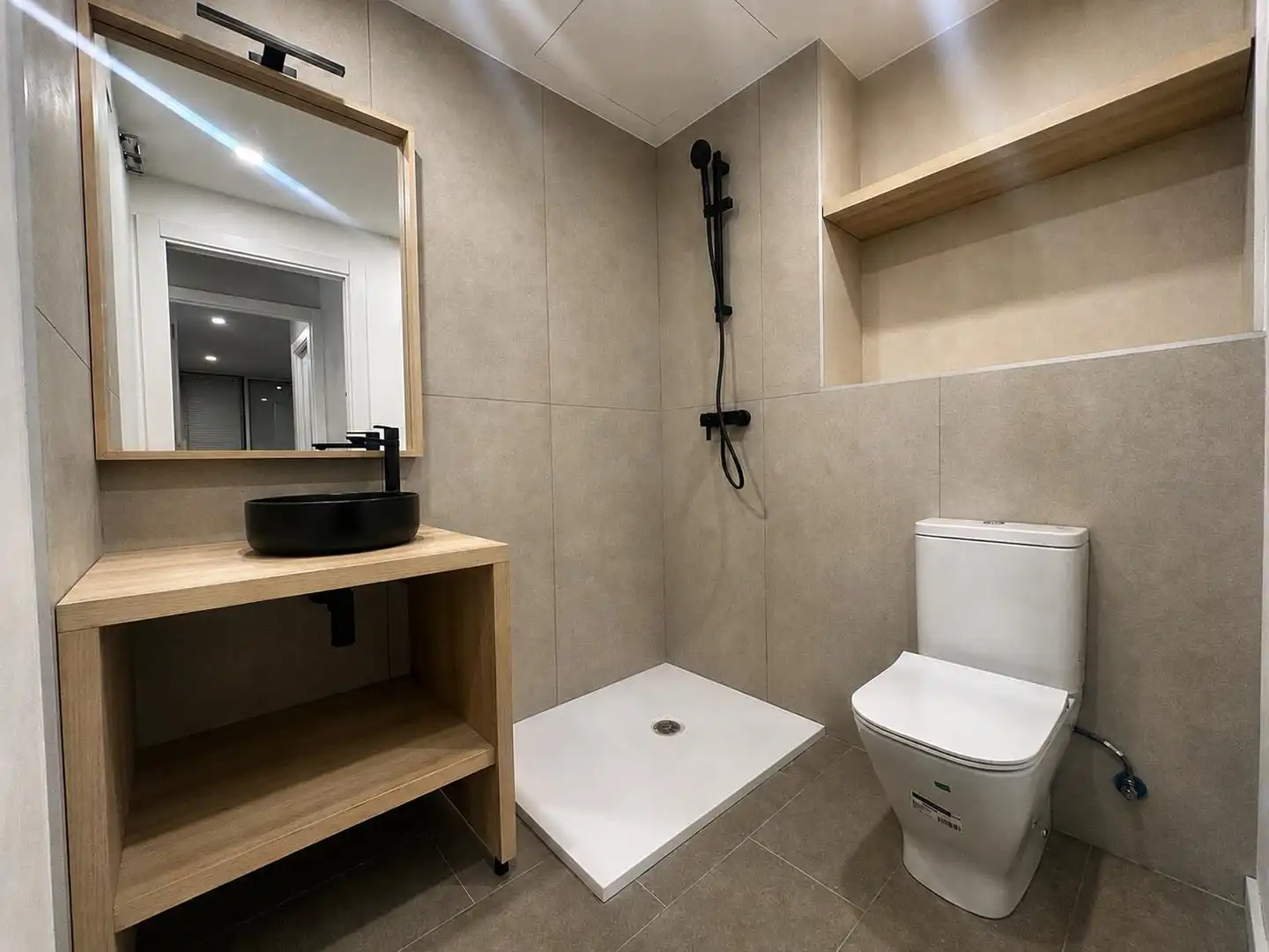 Badezimmer von Erdgeschoss zum Verkauf in Mollet del Vallès mit Klimaanlage, Heizung und Parkett