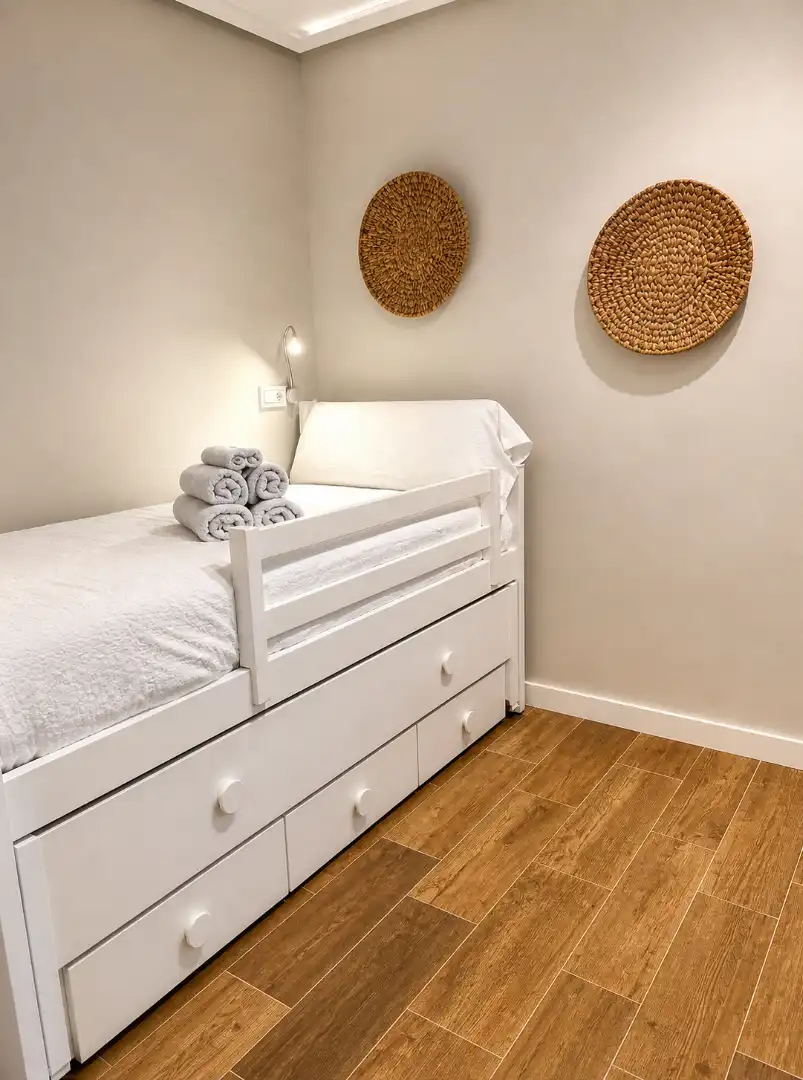 Habitación de Piso de alquiler en Santander con Calefacción, Amueblado y Horno