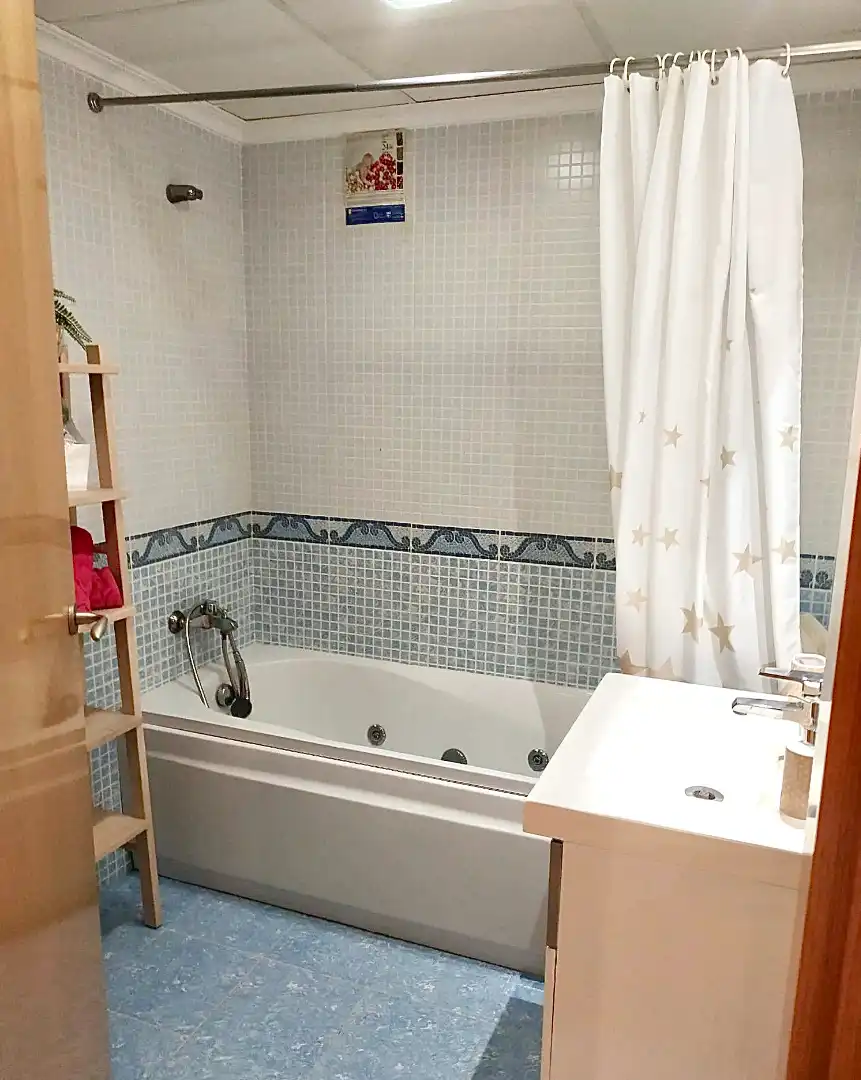 Badezimmer von Wohnung zum Verkauf in Sueca mit Klimaanlage, Abstellraum und Balkon