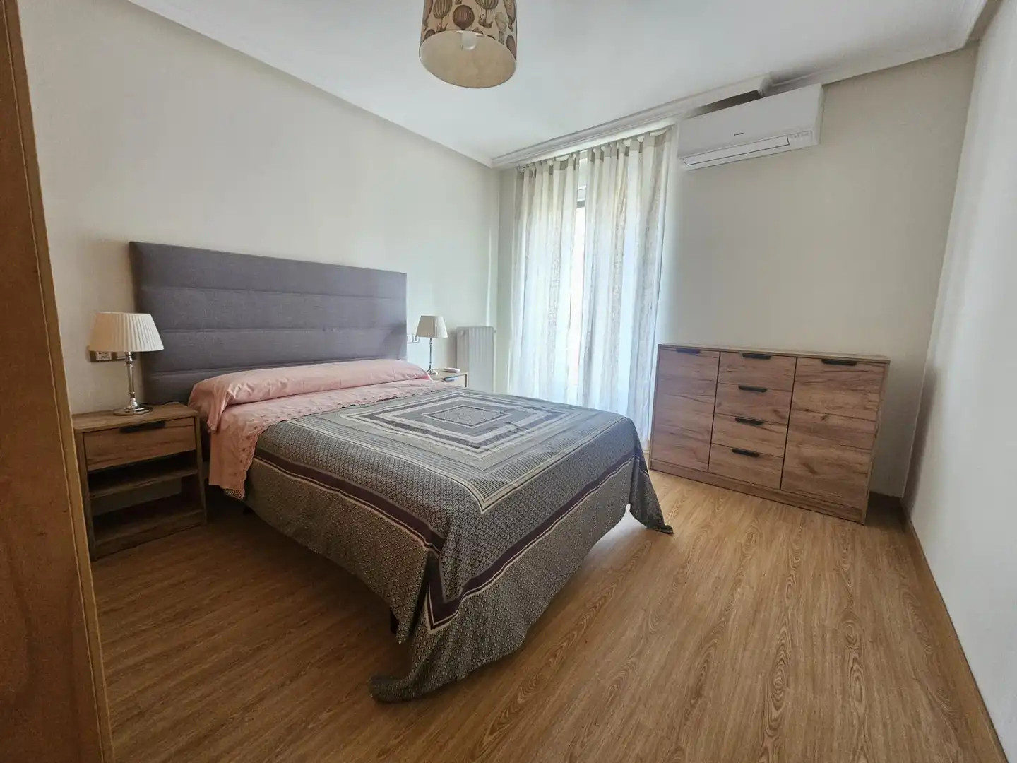 Schlafzimmer von Wohnung zur Miete in Salamanca mit Klimaanlage, Heizung und Abstellraum