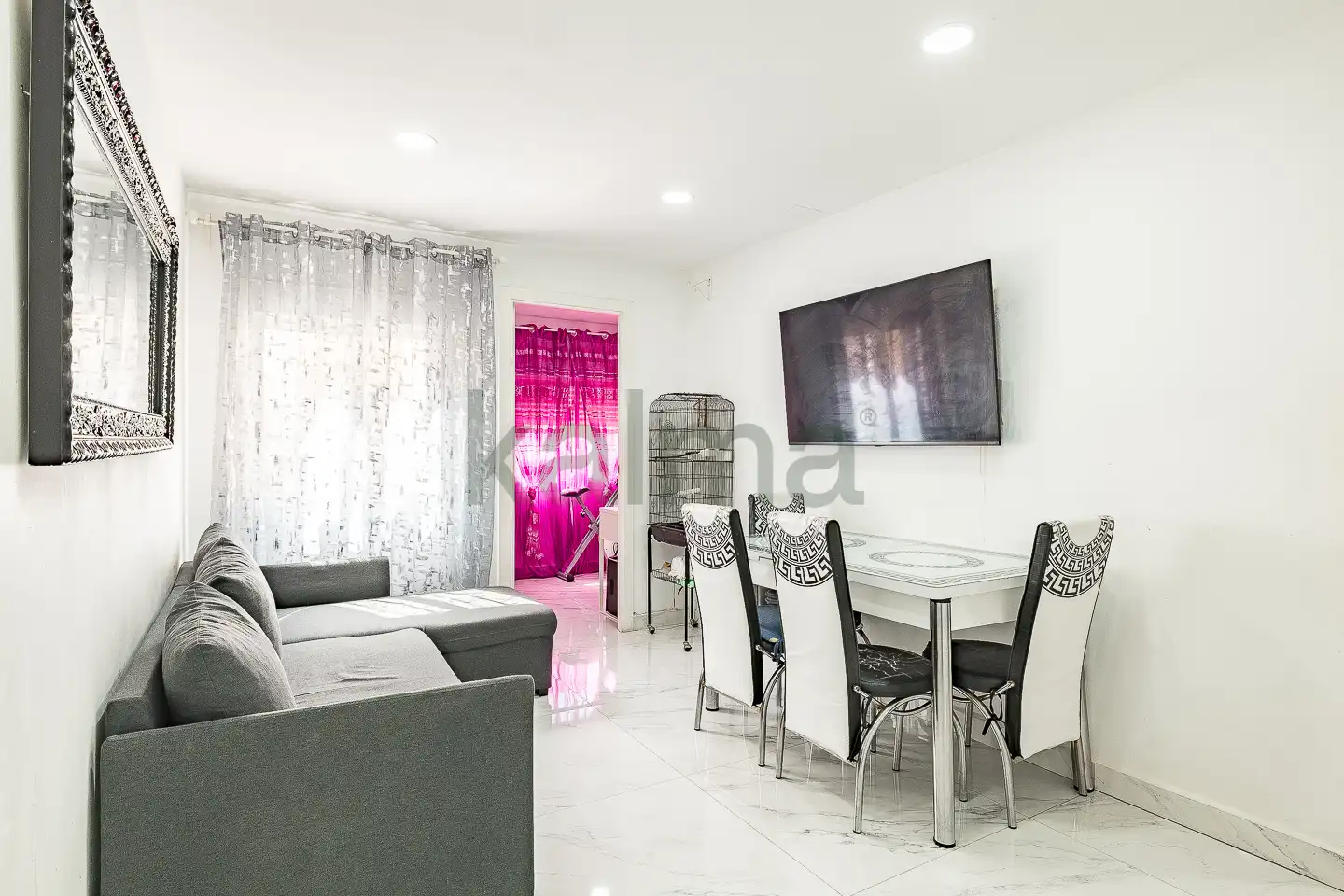Sala de estar de Piso en venta en Santa Coloma de Gramenet con Aire acondicionado, Calefacción y Amueblado