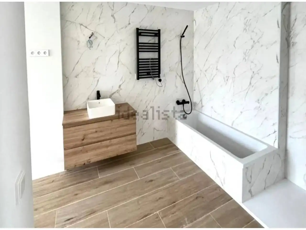 Bany de Casa o xalet en venda en Madrid amb Aire condicionat, Calefacció i Jardí privat