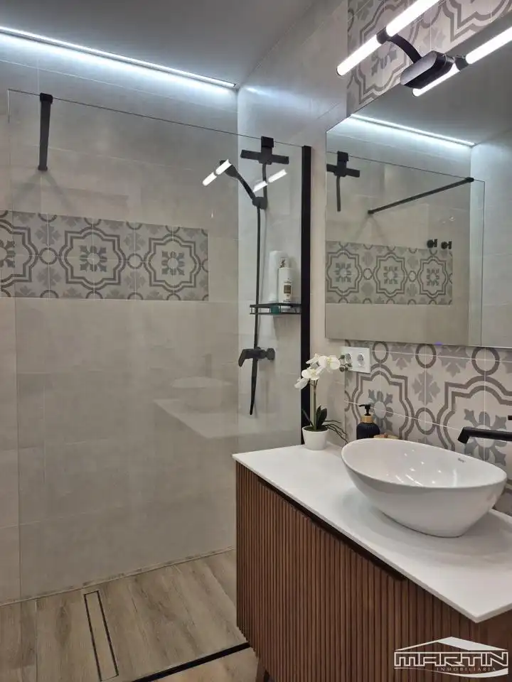 Baño de Piso de alquiler en Lucena con Aire acondicionado, Terraza y Amueblado