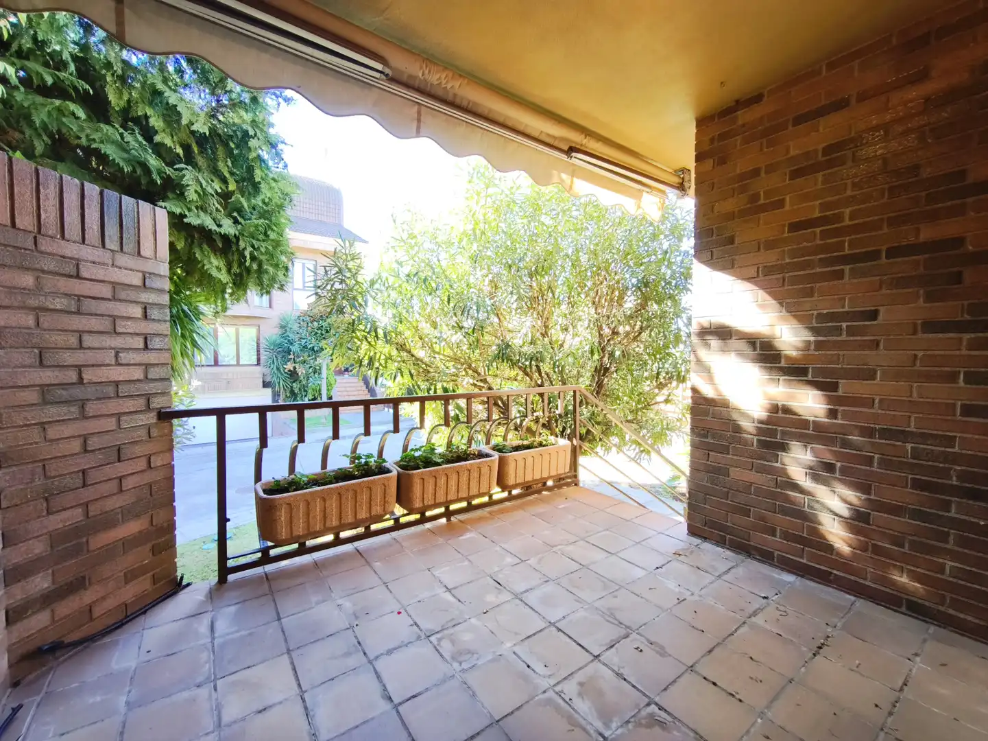 Jardí de Casa o xalet en venda en  Logroño amb Calefacció, Parquet i Terrassa