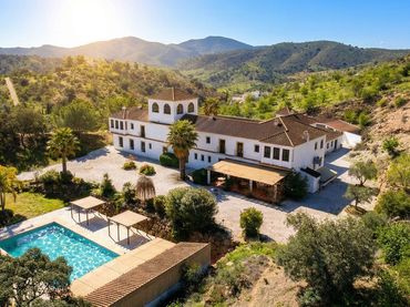 Casa rústica amb piscina en venda a Almogía